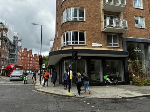 97 Lower Sloane Street, Chelsea, London, SW1W