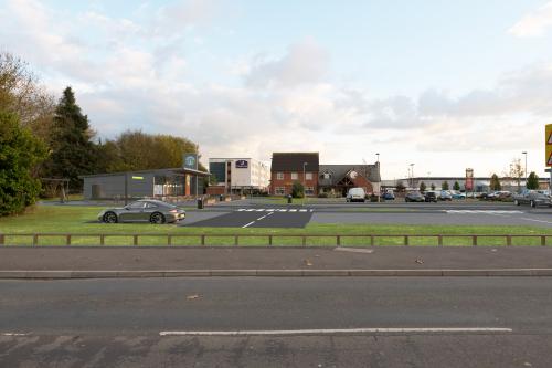 New Starbucks Drive-Thru Investment, Thornton Road, Bradford, BD1