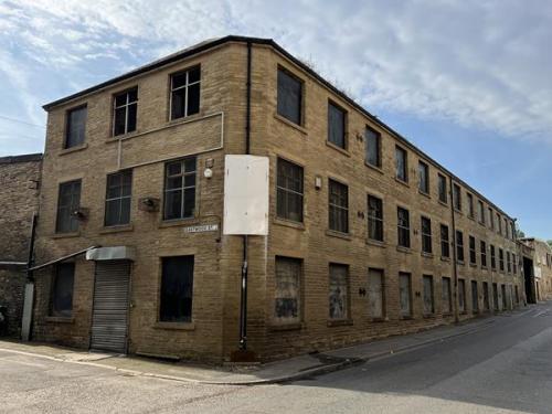 117 Hall Lane, Bradford, BD4