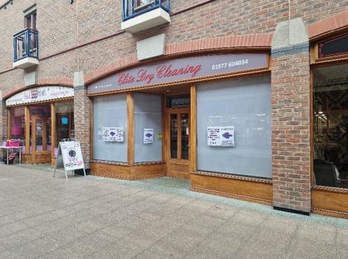 Unit 10, Carlton Lanes Shopping Centre, Castleford, WF10
