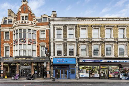 147 Stoke Newington High Street, Stoke Newington, London, N16