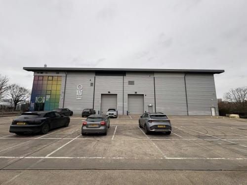 Unit 15, Vision Industrial Park, Kendal Avenue, Acton, London, W3