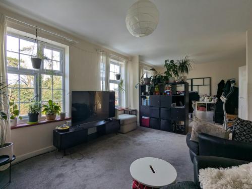 212 London Road, Burpham, Guildford, GU4