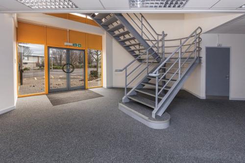 Unit 17, Greenbridge Retail Park, Garrard Way, Swindon, SN3