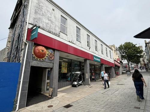 13/15 Fore Street, Redruth, TR15
