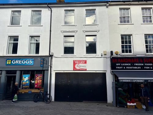 33 Station Road, Redhill, RH1