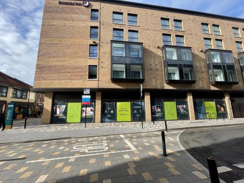 Unit 13, Piries Place, Carfax, Horsham, RH12