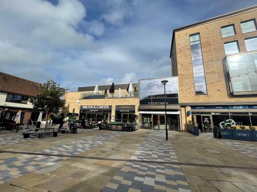 Unit 13, Piries Place, Carfax, Horsham, RH12