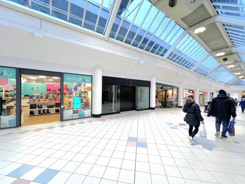 27 Swan Walk Shopping Centre, 27 Swan Walk, Horsham, RH12