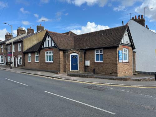 Castle House, 102 High Street, Northchurch, Berkhamsted, HP4