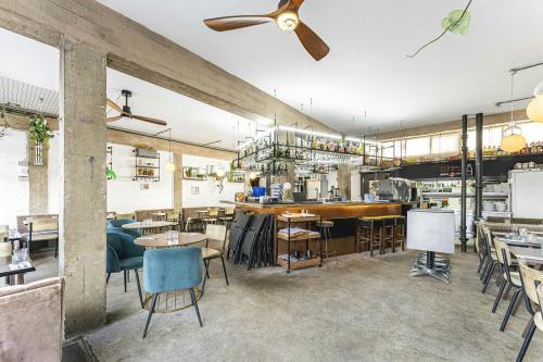 100-102 Hoxton Street, Hoxton, London, N1