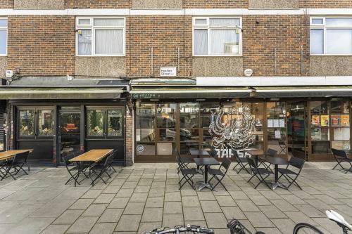 100-102 Hoxton Street, Hoxton, London, N1