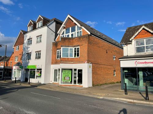 79 High Street, Crowthorne, RG45