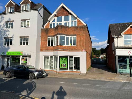 79 High Street, Crowthorne, RG45