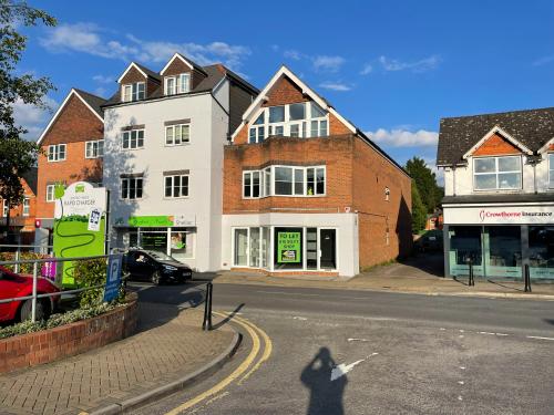 79 High Street, Crowthorne, RG45