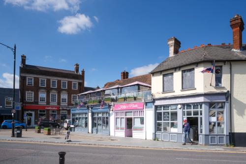 1A, 1B & 1C The Square, Bagshot, GU19