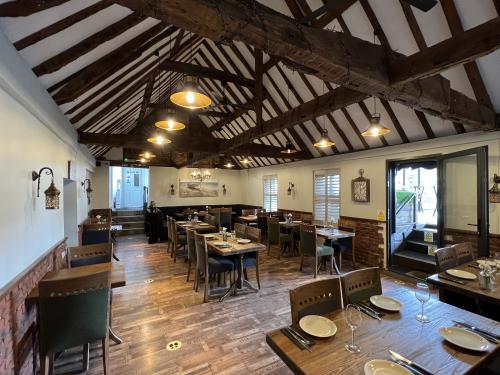 1A, 1B & 1C The Square, Bagshot, GU19