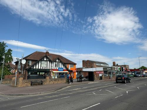 140 Queens Road, Beeston, Nottingham, NG9
