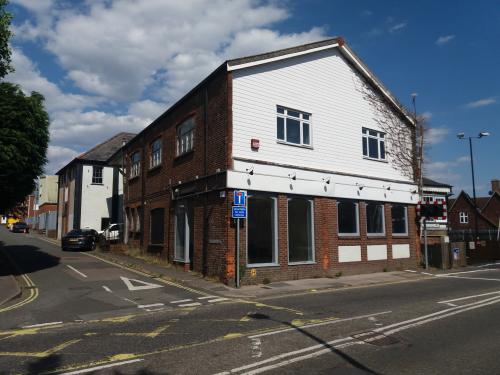 Unit 1 & 1a, Penns Road, Petersfield, GU32