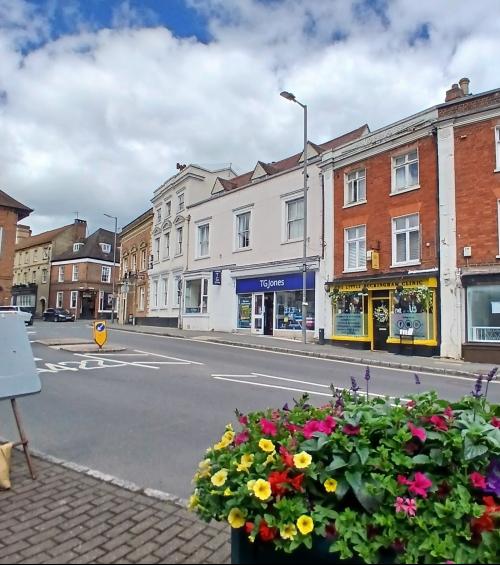 16 Market Square, Buckingham, MK18