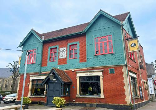 All Inn, 1 Staple Hill Road, Bristol, BS16