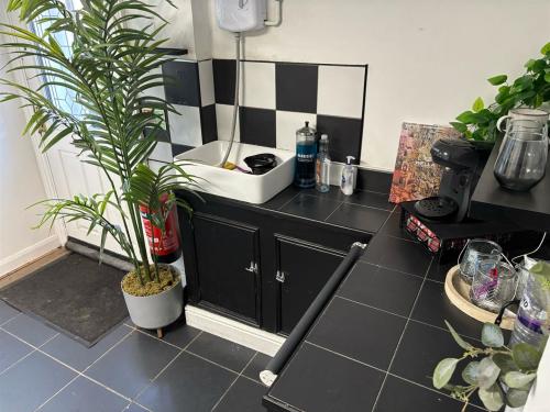 28-28b Church Street, Crawley, RH11