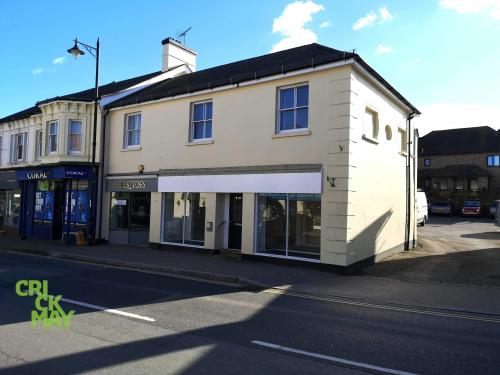 2 High Street, Storrington, RH20