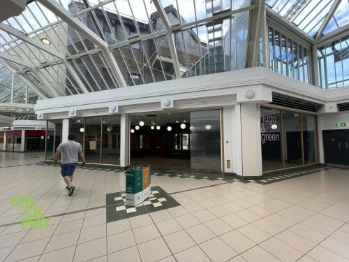 60, Swan Walk Shopping Centre, 60 Swan Walk, Horsham, RH12