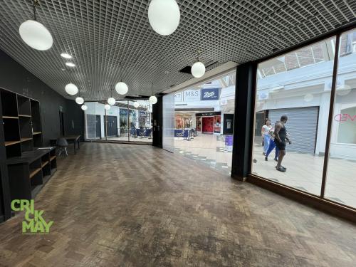 60, Swan Walk Shopping Centre, 60 Swan Walk, Horsham, RH12