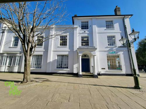 Richmond House, Carfax, Horsham, RH12