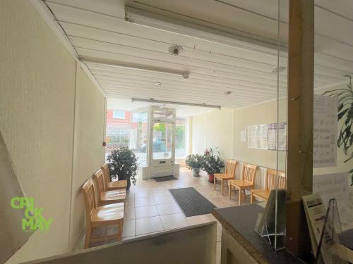 16/16A High Street, Ardingly, RH17