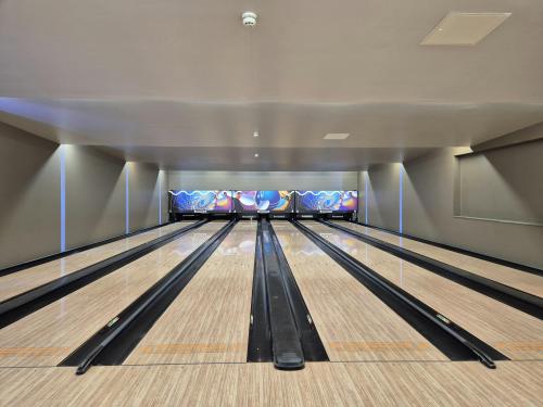 The Summit Indoor Adventure Centre, Scott Road, Selby Leisure Village, Selby, YO8