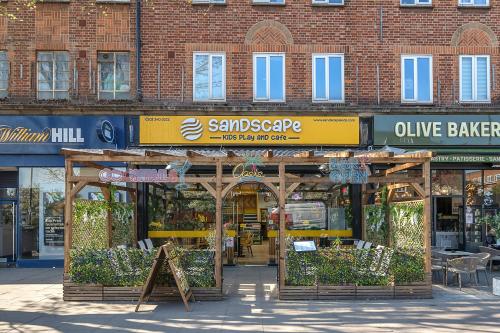 93 Stroud Green Road, Finsbury Park, London, N14