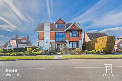 The Rock Hotel, 1 Third Avenue, Frinton On Sea, CO13