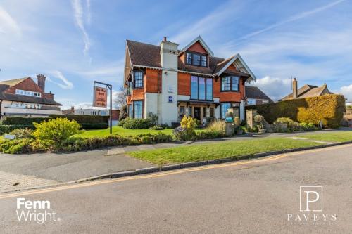 The Rock Hotel, 1 Third Avenue, Frinton On Sea, CO13