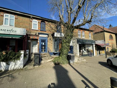 47 Queens Road, Buckhurst Hill, IG9