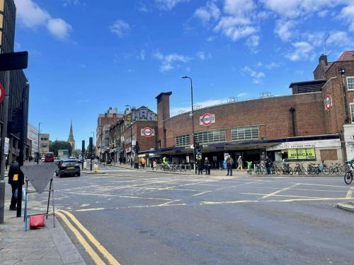 1 Station Road, Wood Green, London, N22