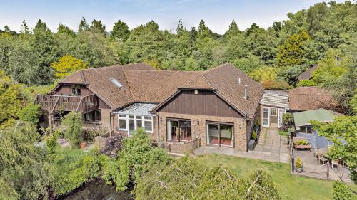 Beaver Fishery, Eastbourne Road, Felbridge, Lingfield, RH7