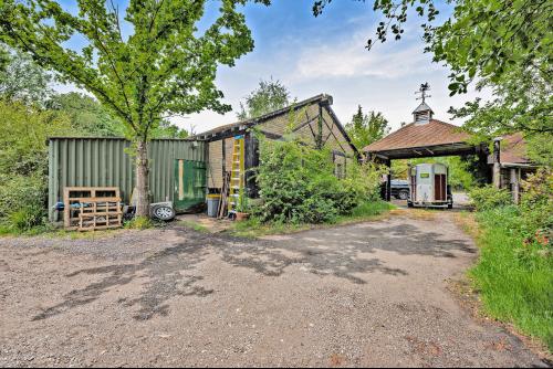 Beaver Fishery, Eastbourne Road, Felbridge, Lingfield, RH7