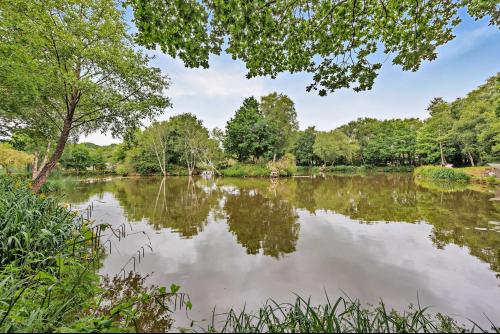 Beaver Fishery, Eastbourne Road, Felbridge, Lingfield, RH7