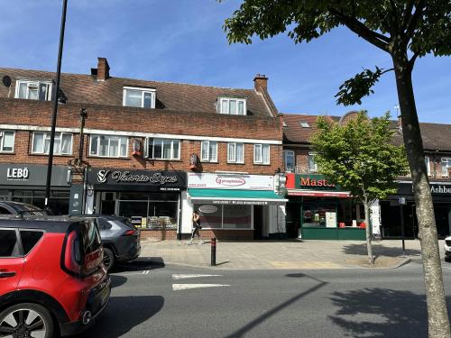 76 Victoria Road, Ruislip Manor, HA4