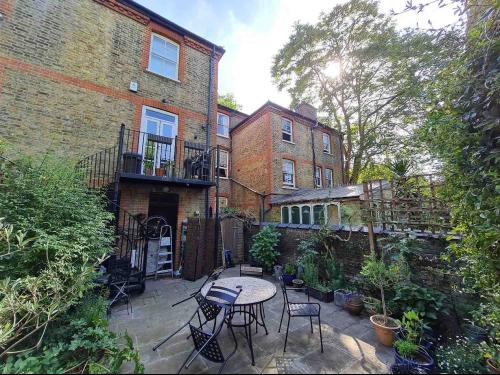3 Station Parade, Kew, TW9