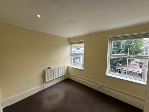 61 High Street, Leatherhead, KT22