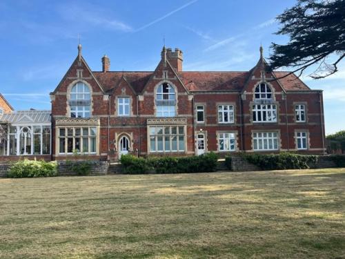 Thatcham House Turners Drive, Thatcham, RG19