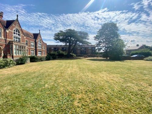 Thatcham House Turners Drive, Thatcham, RG19