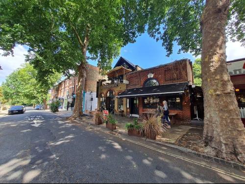 9 Station Approach, Richmond, TW9