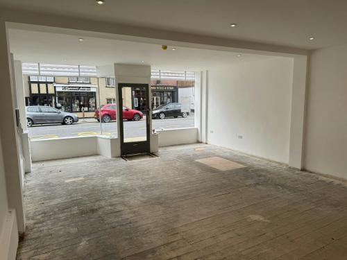 10 Windsor Street, Chertsey, KT16