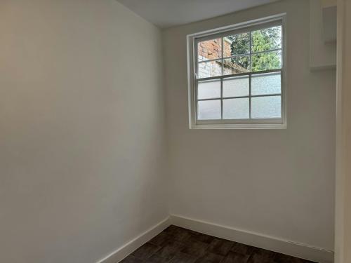 10 Windsor Street, Chertsey, KT16