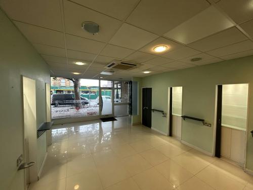 82 Fleet Road, Fleet, GU51