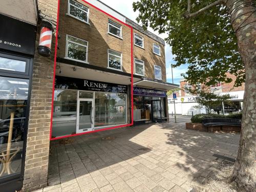 82 Fleet Road, Fleet, GU51